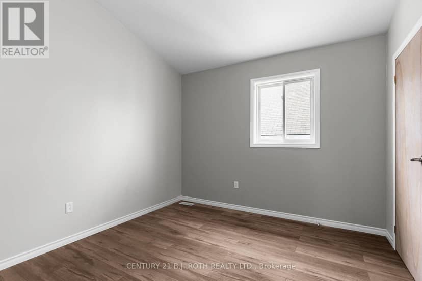 102 Dunlop Street — photo 7 of 20