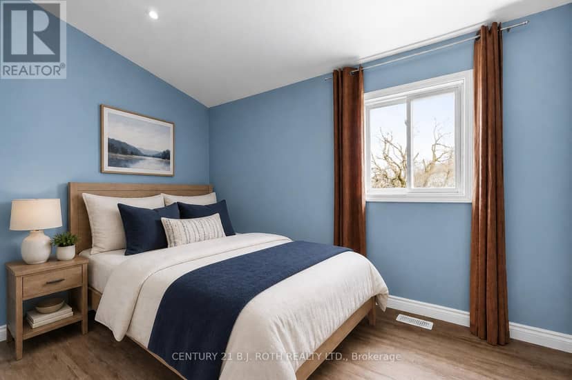 102 Dunlop Street — photo 8 of 20