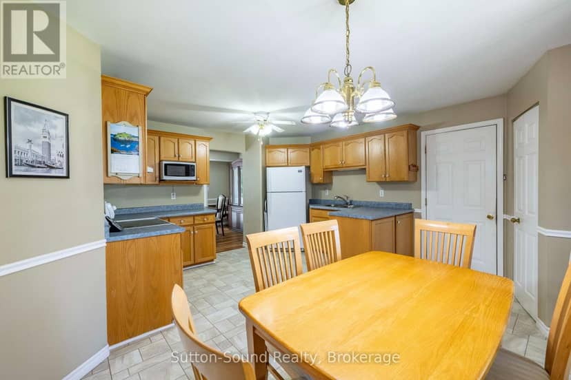14 Shamrock Boulevard — photo 12 of 40