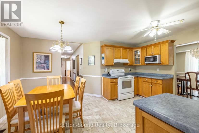 14 Shamrock Boulevard — photo 13 of 40
