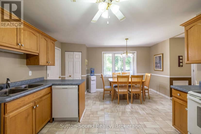 14 Shamrock Boulevard — photo 9 of 40