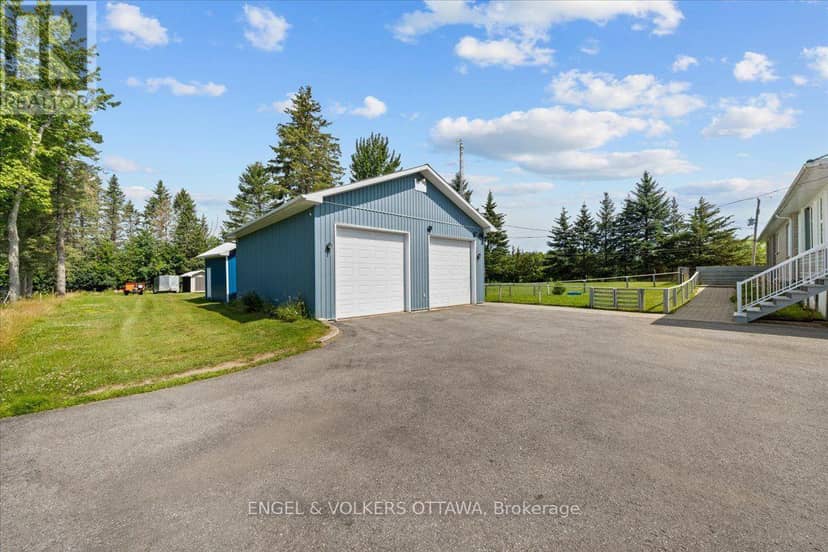 3805 Big Rideau Lake Road — photo 34 of 40