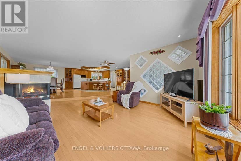 3805 Big Rideau Lake Road, Rideau Lakes, photo 5
