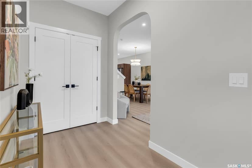 122 Amisk WAY — photo 2 of 35