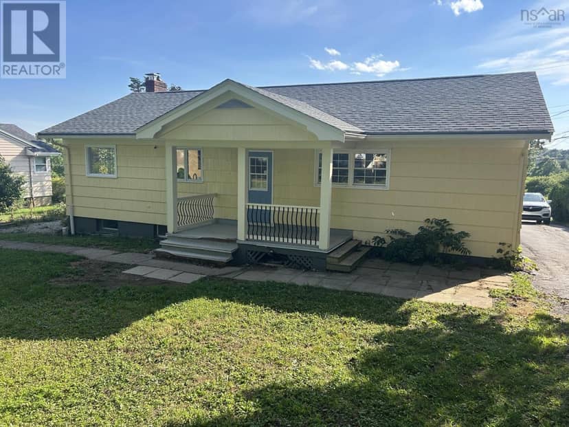 176 Green Street, Lunenburg, photo 2