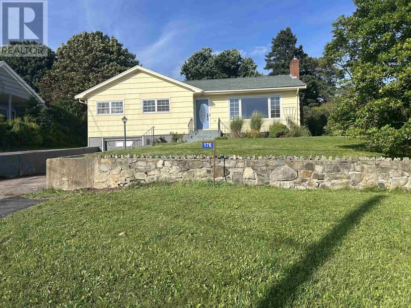 176 Green Street, Lunenburg, photo 4