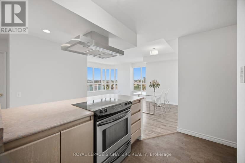 3603 - 750 Bay Street — photo 12 of 38