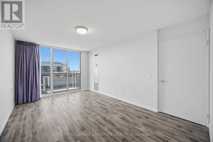 3603 - 750 Bay Street — photo 16 of 38