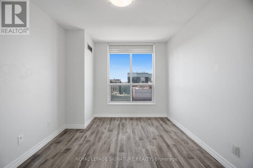 3603 - 750 Bay Street — photo 23 of 38