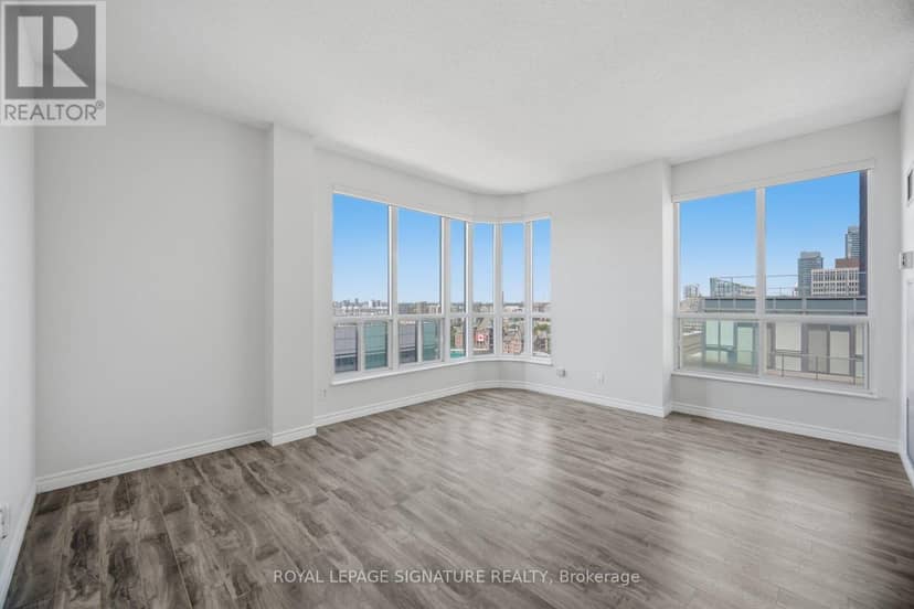 3603 - 750 Bay Street — photo 8 of 38