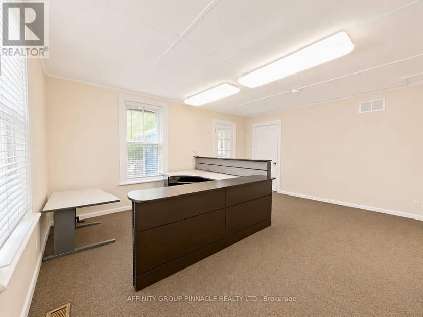 221 Kent Street W — photo 13 of 40
