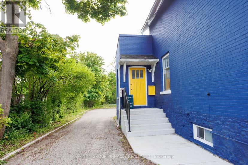 221 Kent Street W — photo 5 of 40