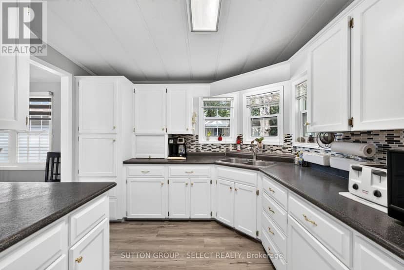 11 Huron Lane — photo 18 of 40