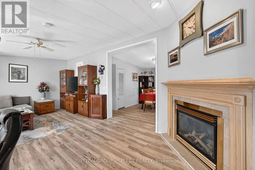 11 Huron Lane — photo 8 of 40