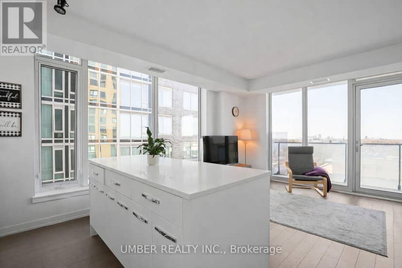 1601 - 111 Champagne Avenue — photo 4 of 17