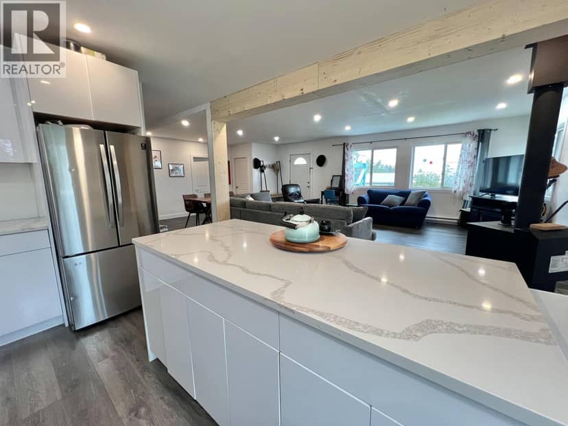 743 EVERGREEN DRIVE, Port Edward, photo 2