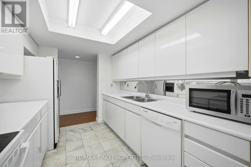 1203 - 33 University Avenue — photo 10 of 39