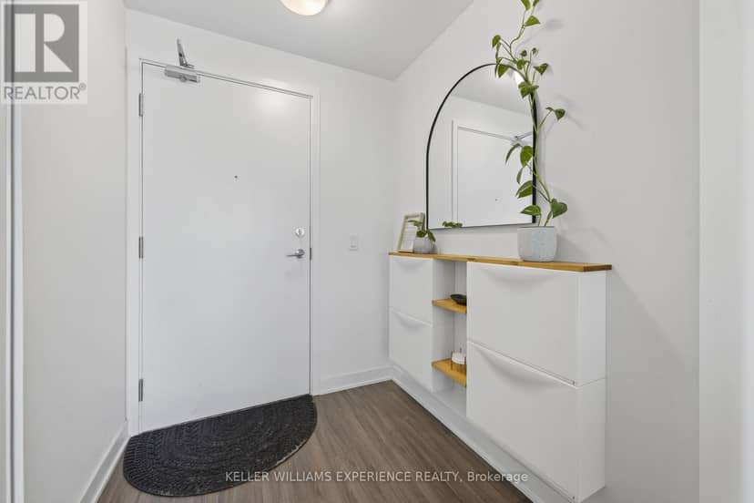 328 - 681 Yonge Street — photo 13 of 24