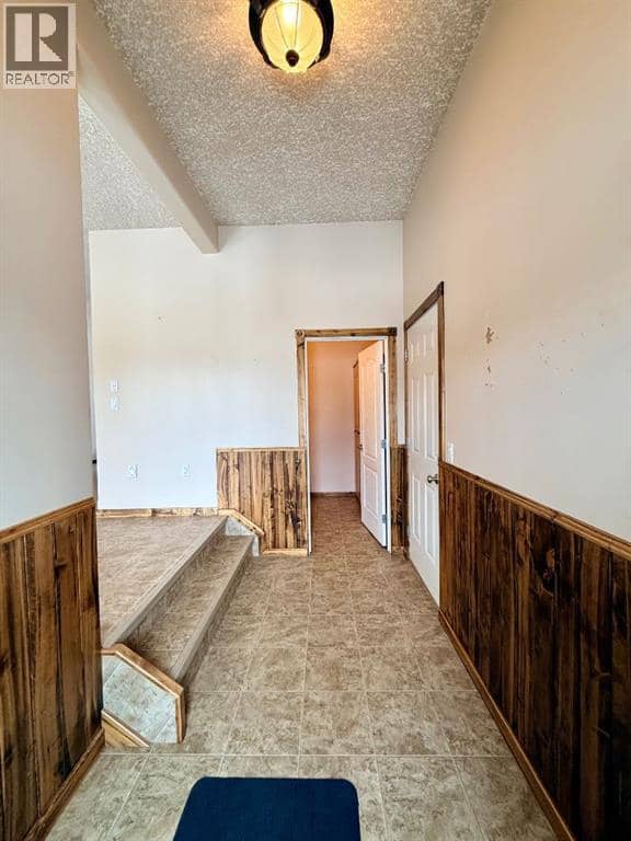 4501 52 Street — photo 10 of 40