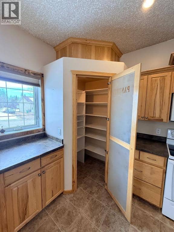 4501 52 Street — photo 16 of 40