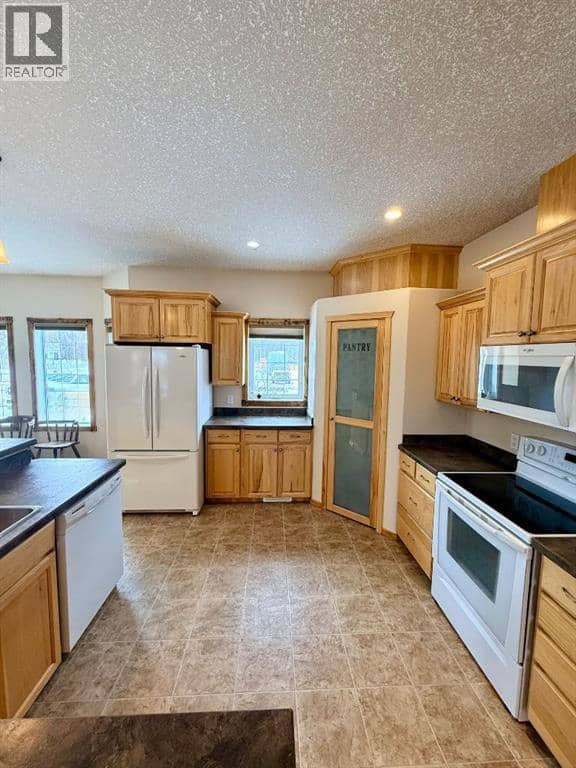 4501 52 Street — photo 15 of 40
