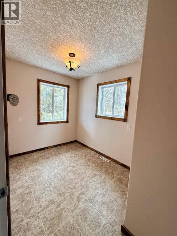 4501 52 Street — photo 31 of 40