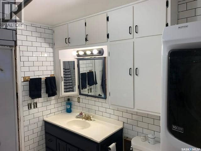 60 Railway AVENUE — photo 10 of 20