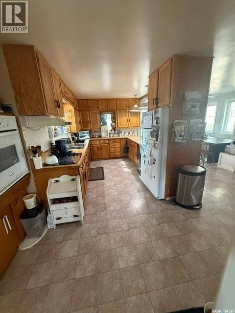 60 Railway AVENUE — photo 4 of 20