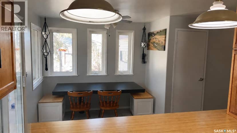 60 Railway AVENUE — photo 3 of 20