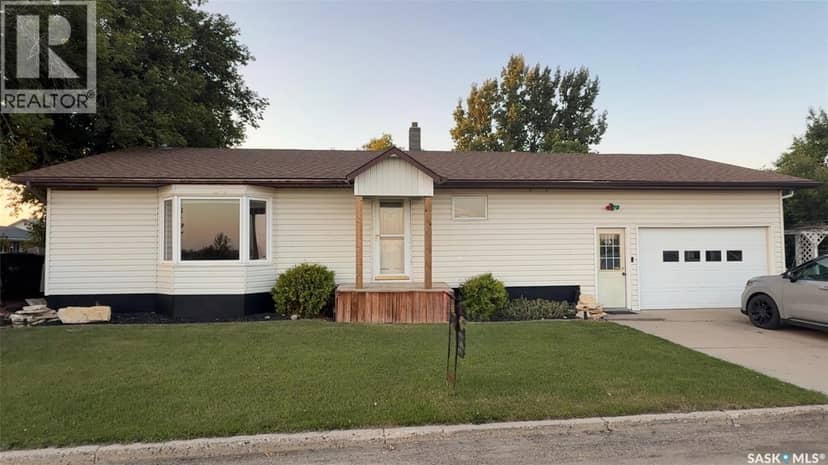 60 Railway AVENUE — photo 1 of 20