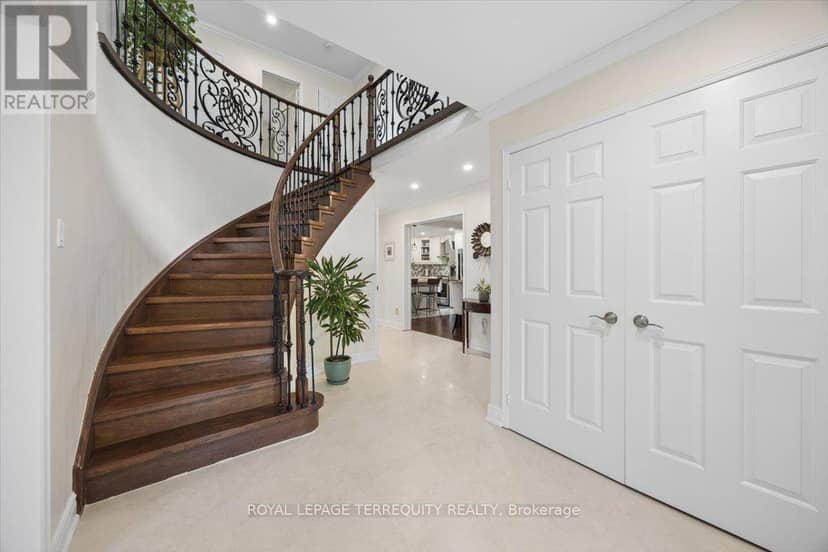 1207 Dogwood Crescent — photo 13 of 40