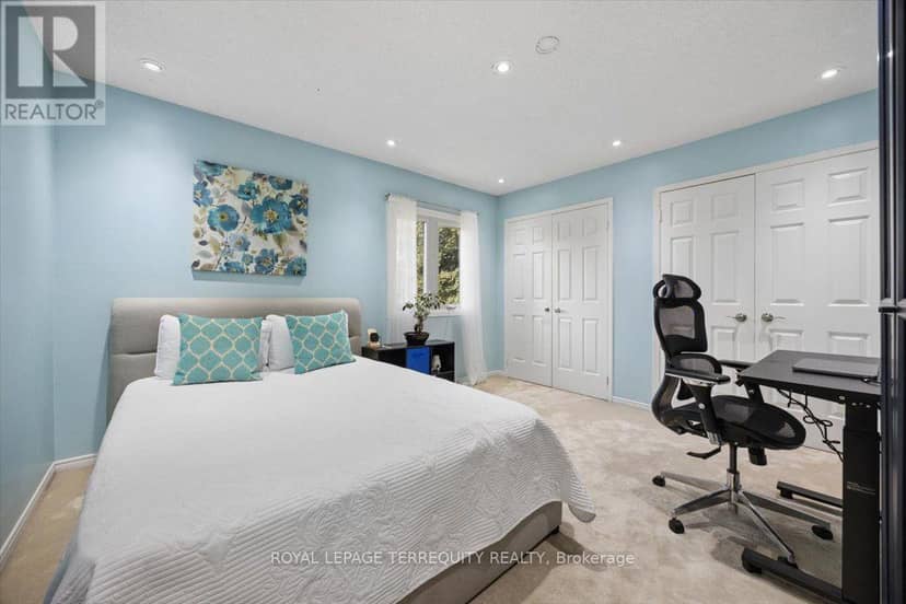 1207 Dogwood Crescent — photo 27 of 40