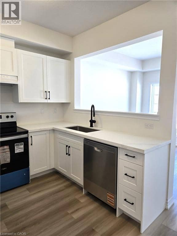 14 ELSEGOOD Drive — photo 5 of 11