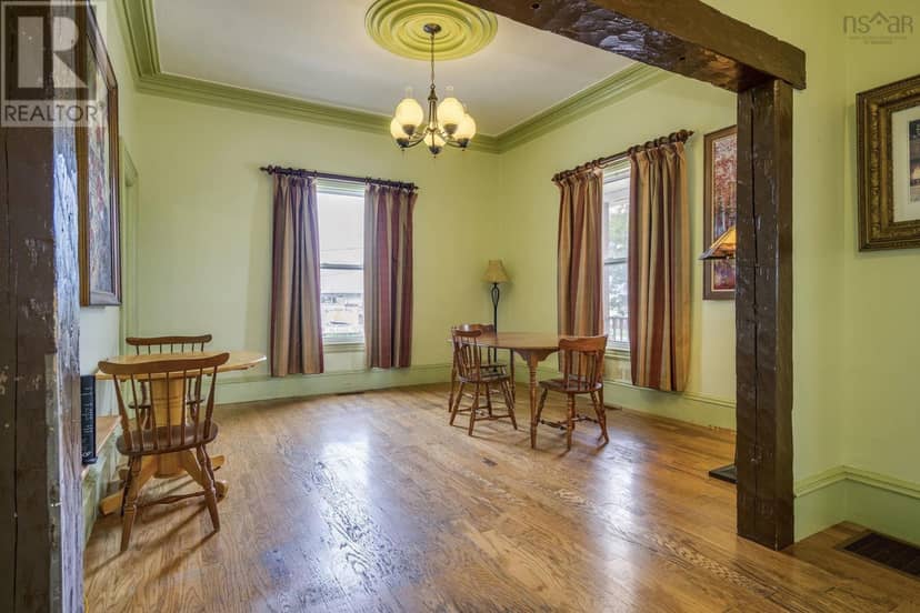 111 Montague Row — photo 14 of 40