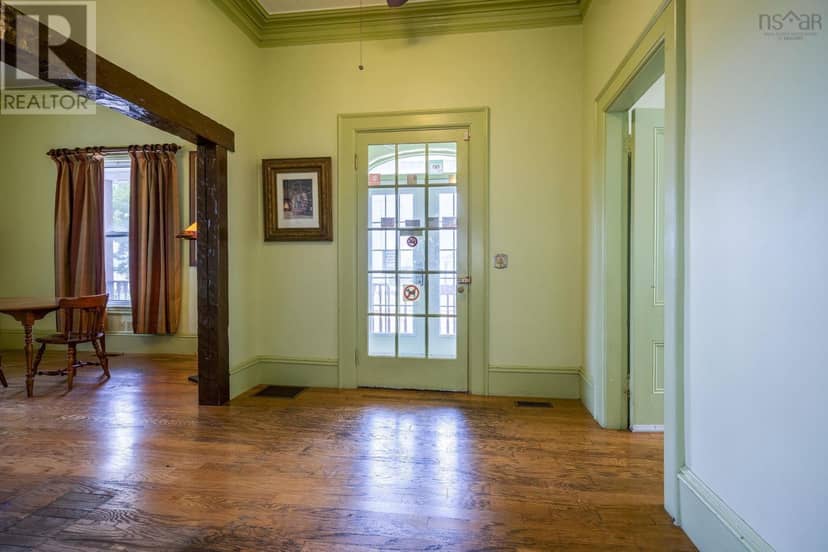 111 Montague Row — photo 17 of 40
