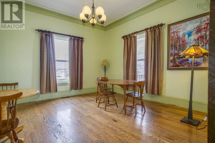 111 Montague Row — photo 15 of 40