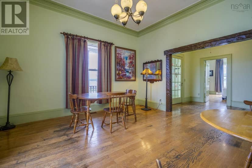 111 Montague Row — photo 16 of 40