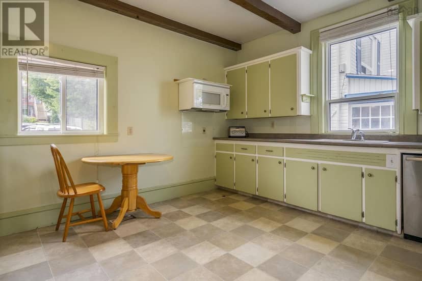 111 Montague Row — photo 19 of 40