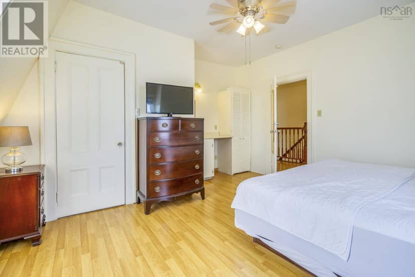 111 Montague Row — photo 31 of 40