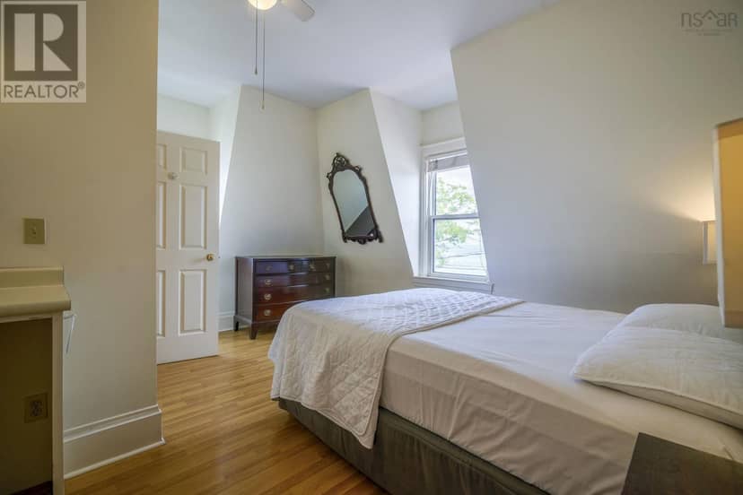 111 Montague Row — photo 33 of 40
