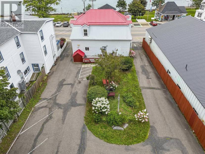 111 Montague Row — photo 34 of 40