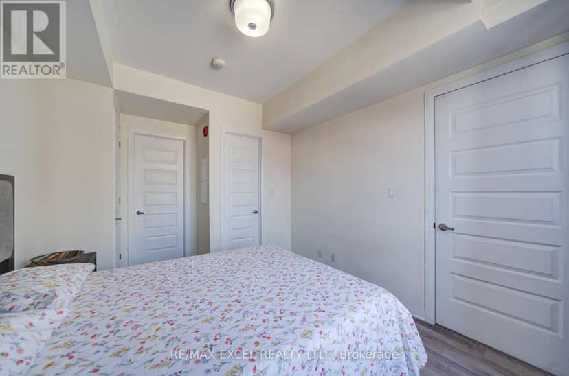 302 - 2 Adam Sellers Street — photo 33 of 40