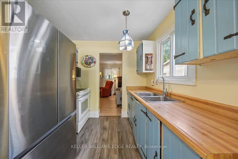 2320 Middlesmoor Crescent — photo 12 of 40