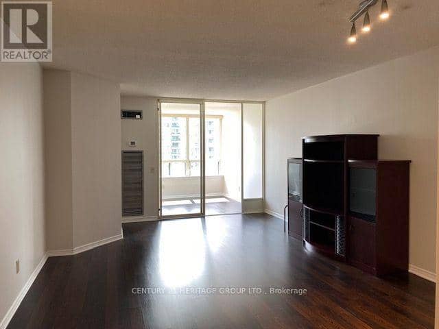 1204 - 7 Bishop Avenue — photo 11 of 24