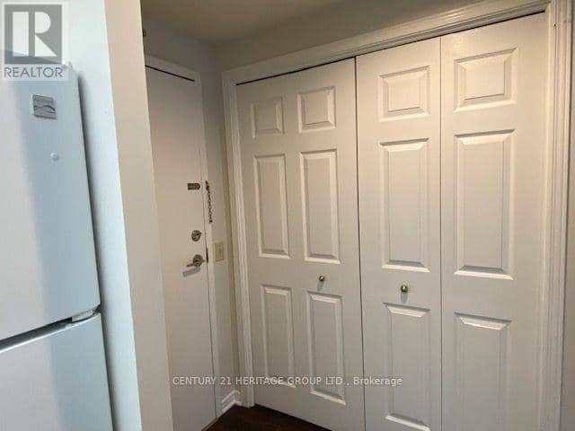 1204 - 7 Bishop Avenue — photo 10 of 24