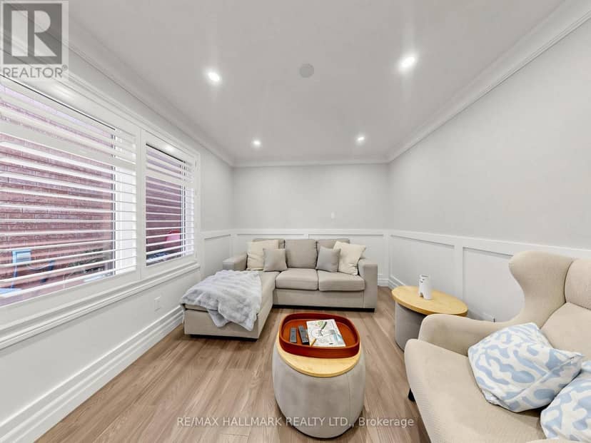 58 Marchwood Crescent — photo 18 of 40
