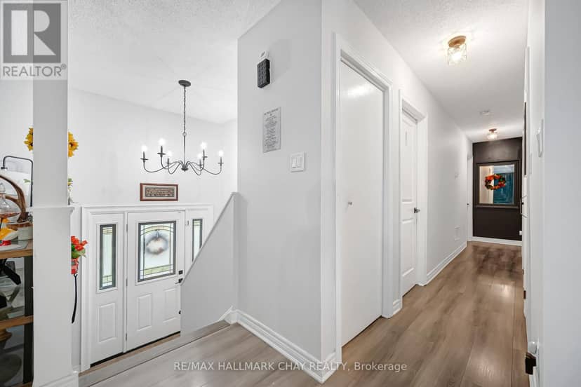 20 Howard Avenue — photo 5 of 40