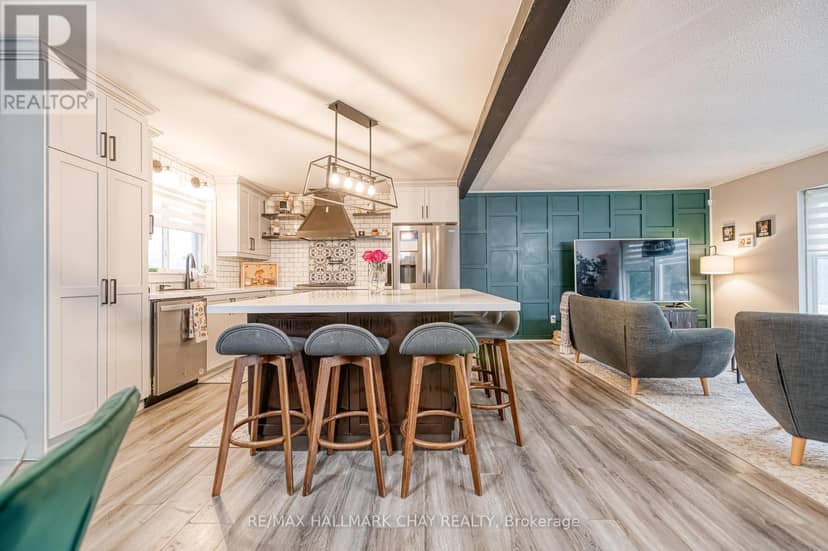 20 Howard Avenue — photo 8 of 40