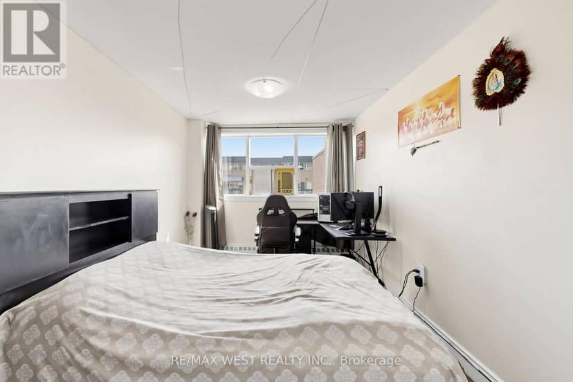 105 - 1624 Bloor Street — photo 20 of 40