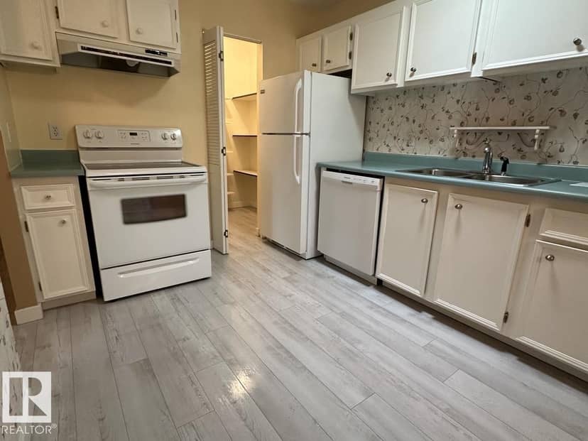 2071 Saddleback Rd NW, Edmonton, photo 3